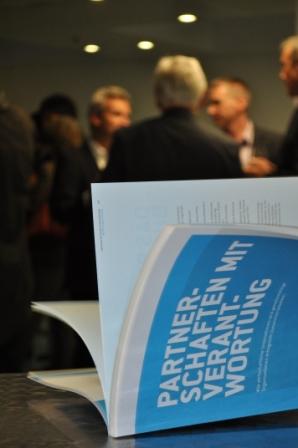 Buch "Partnerschaften mit Verantwortung"
